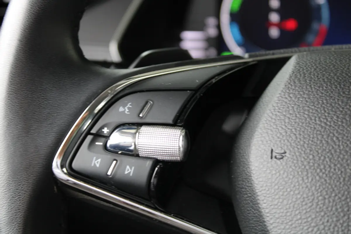 1.4 TSI iV PHEV Business Edition | Climate control | Parkeersensoren voor en achter | Keyless start |