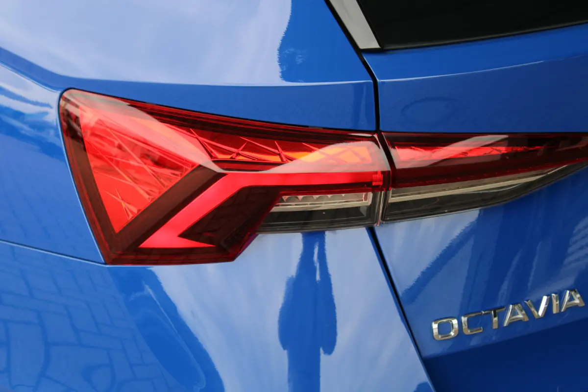 1.4 TSI iV PHEV Business Edition | Climate control | Parkeersensoren voor en achter | Keyless start |