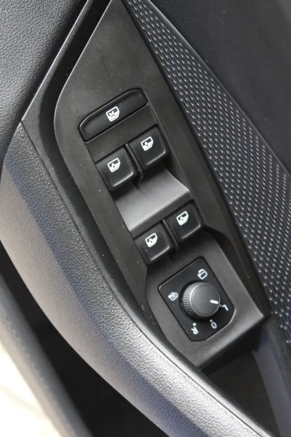 1.4 TSI iV PHEV Business Edition | Climate control | Parkeersensoren voor en achter | Keyless start |