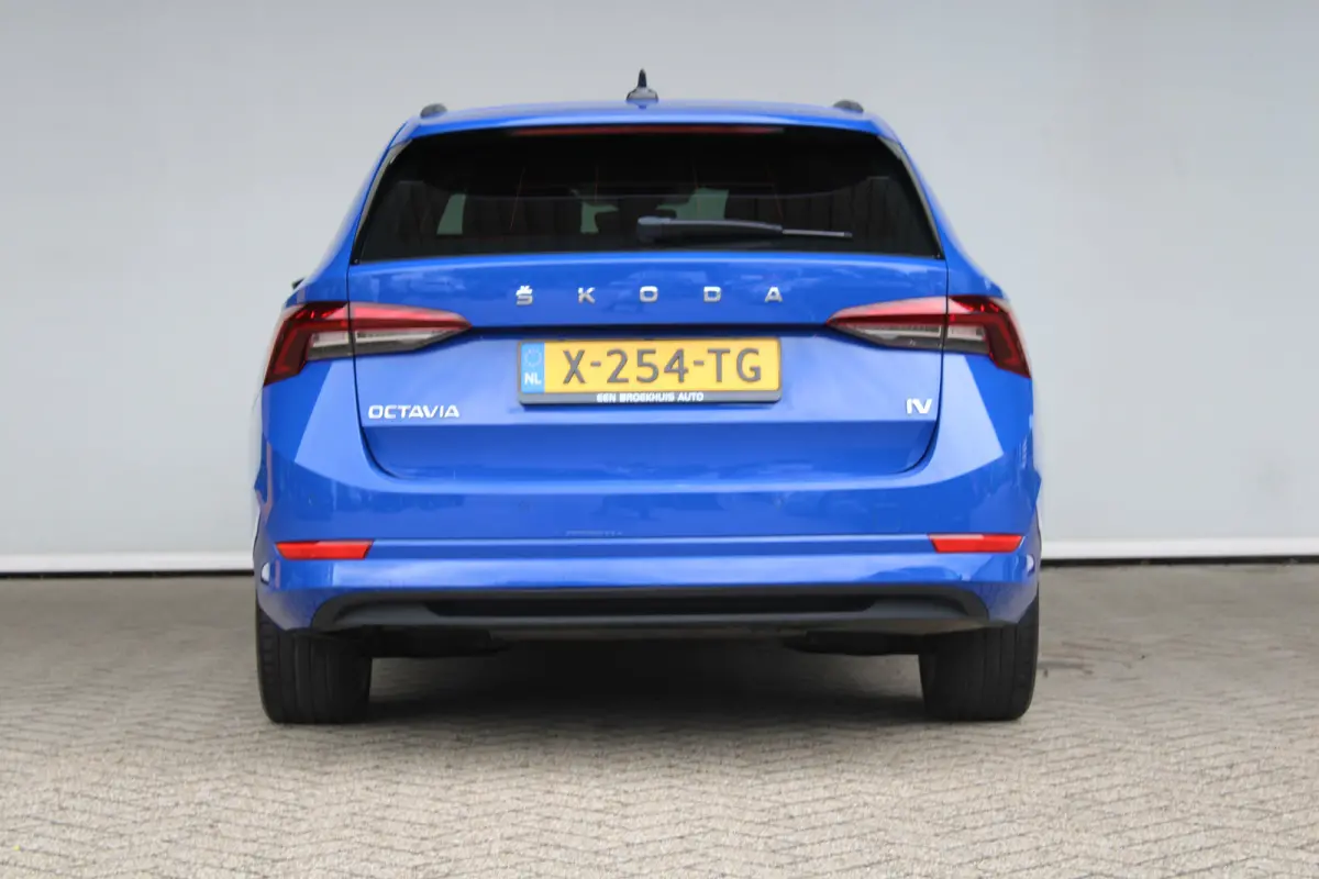 1.4 TSI iV PHEV Business Edition | Climate control | Parkeersensoren voor en achter | Keyless start |