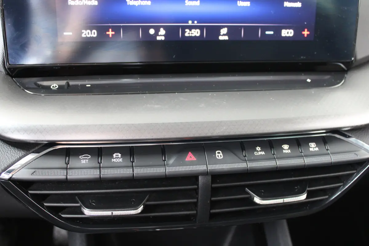 1.4 TSI iV PHEV Business Edition | Climate control | Parkeersensoren voor en achter | Keyless start |