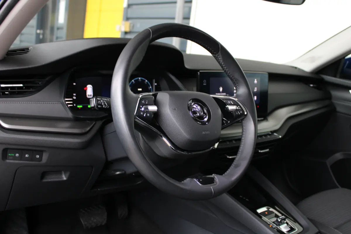 1.4 TSI iV PHEV Business Edition | Climate control | Parkeersensoren voor en achter | Keyless start |
