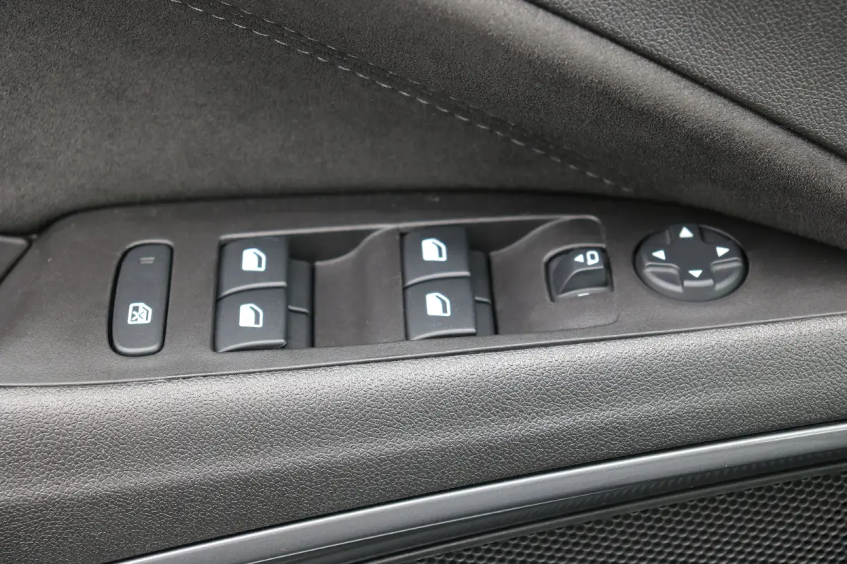 1.2 Turbo Elegance | Camera | Navi | PDC V+A | Alcantara bekleding |