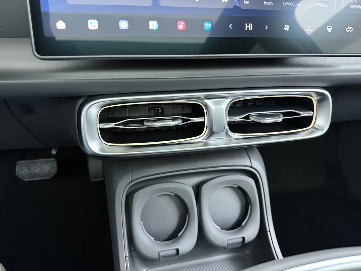 Design ProMax 67.1 kWh | €1000,- korting !! | Vanaf €499,- Private Lease per maand ! | Achteruitrijcamera | Apple Carplay/Android Auto|telefoonintegratie premium | Bestuurdersstoel verwa