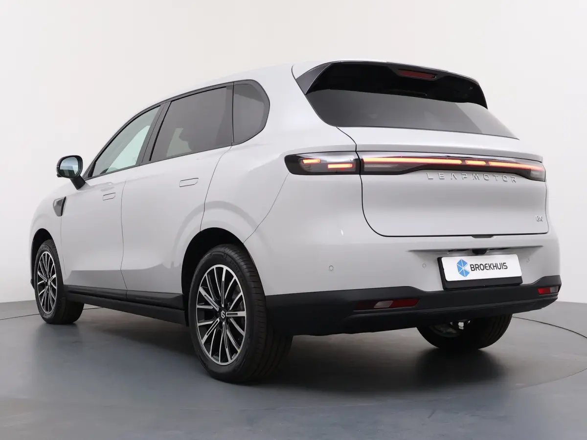 Design ProMax 67.1 kWh | €1000,- korting !! | Vanaf €499,- Private Lease per maand ! | Achteruitrijcamera | Apple Carplay/Android Auto|telefoonintegratie premium | Bestuurdersstoel verwa