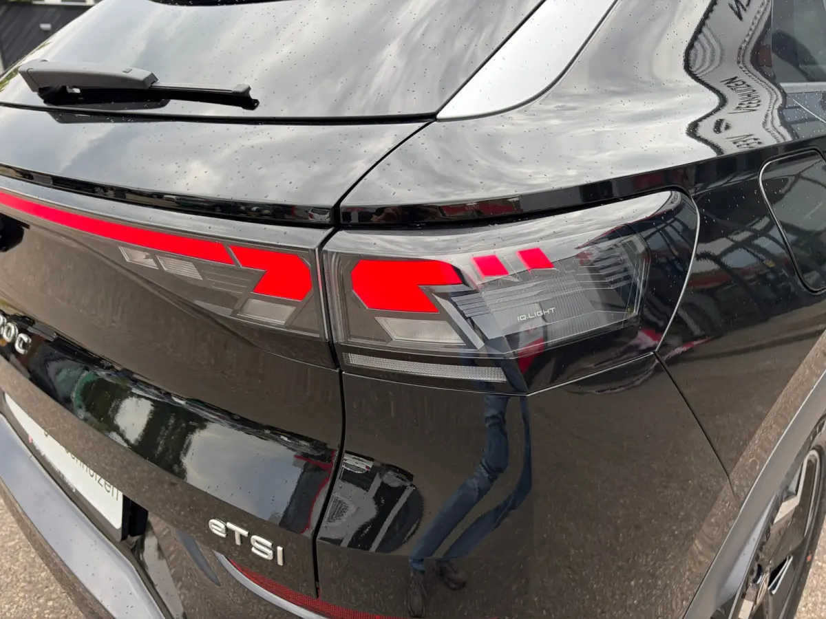 1.5 eTsi R-Line First Edition 150PK|Rijklaar prijs|Trekhaak elek.|Camera|Elek. klep|Matrix LED|Stoel/stuur verw|