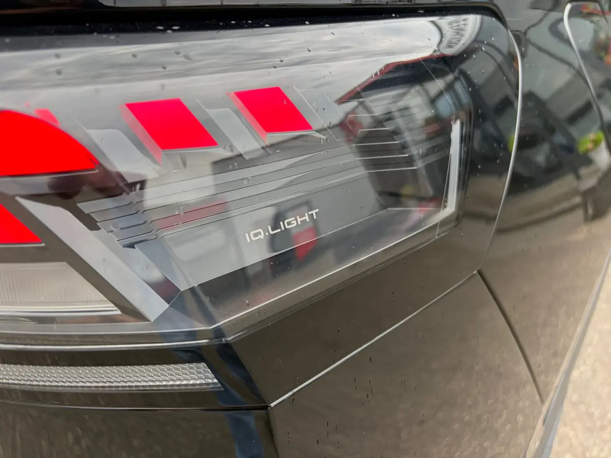 1.5 eTsi R-Line First Edition 150PK|Rijklaar prijs|Trekhaak elek.|Camera|Elek. klep|Matrix LED|Stoel/stuur verw|