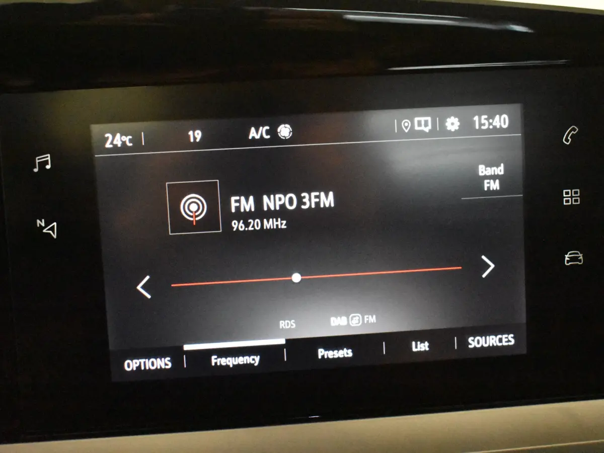 1.2T Elegance l 1e Eigenaar l Apple Car Play / Android l Camera l Parkeersensoren l Verkeersbord herkenning l
