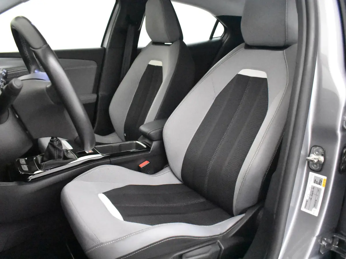 1.2 Elegance l 1e Eigenaar l Apple Car Play / Android l Camera l Parkeersensoren l Verkeersbord herkenning l