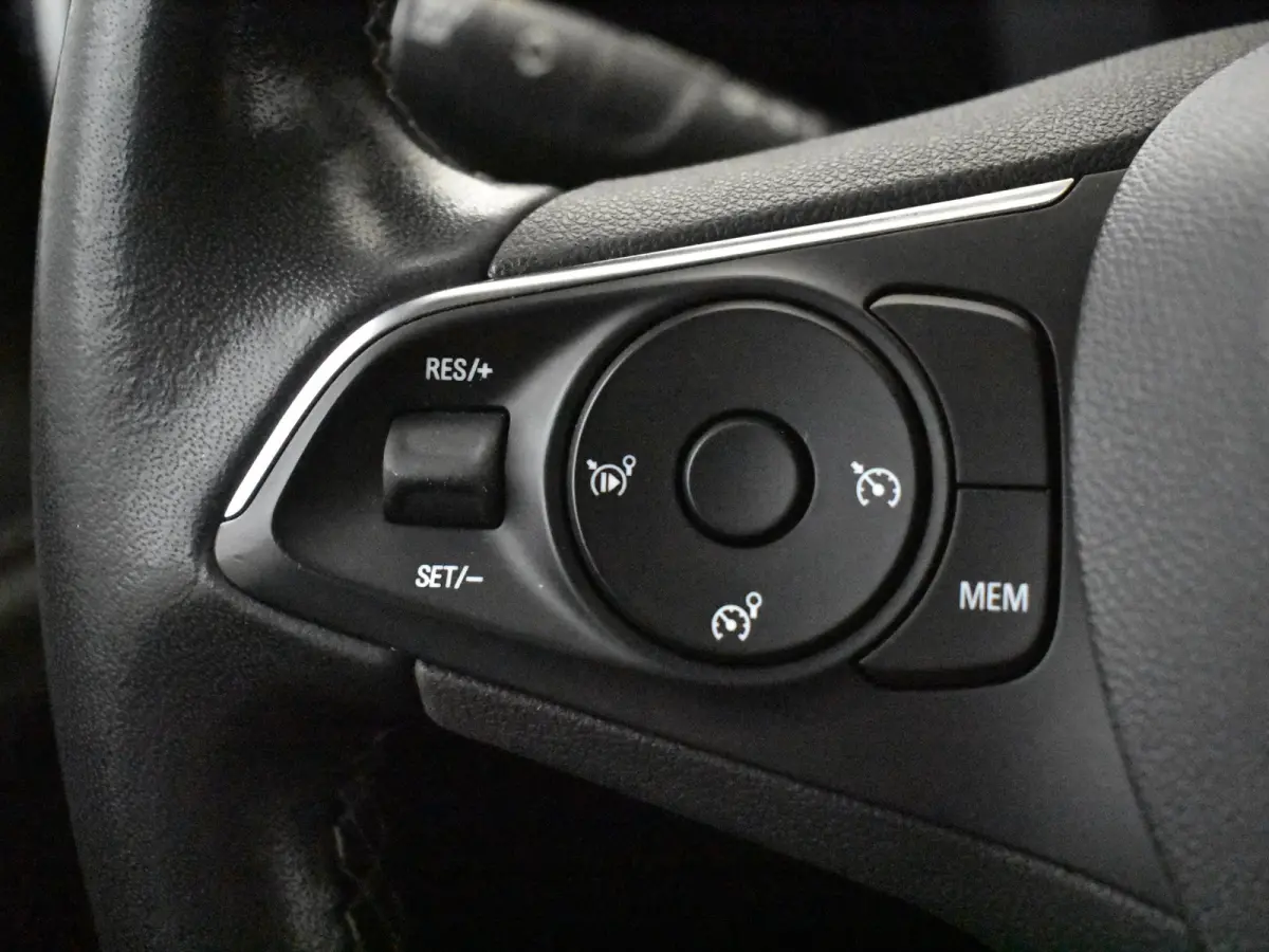 1.2T Elegance l 1e Eigenaar l Apple Car Play / Android l Camera l Parkeersensoren l Verkeersbord herkenning l