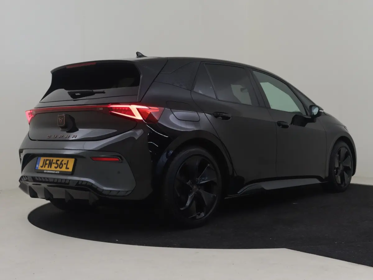 Essential Limited 63 kWh 231PK | Cruise control adapt | Appel Carplay/Android | Stoel/stuurverwarming | Parkeersensoren voor/achter | Keyless | LED | DAB | 19"LMV