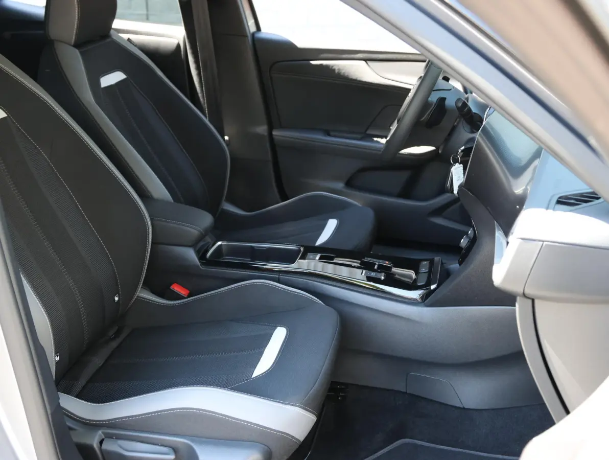 1.2 130pk Automaat GS | Navigatie | Apple Carplay & Android Auto | Camera | Climate control