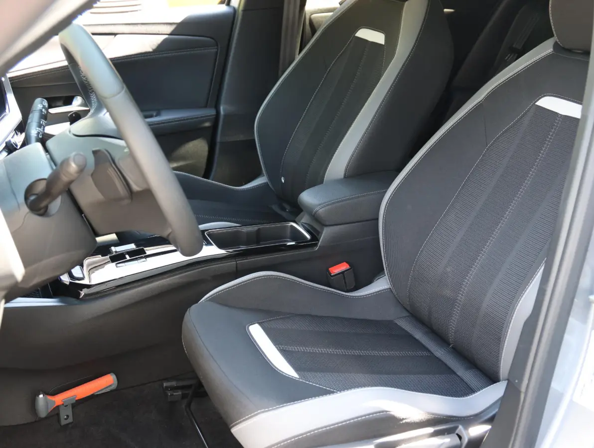 1.2 130pk Automaat GS | Navigatie | Apple Carplay & Android Auto | Camera | Climate control