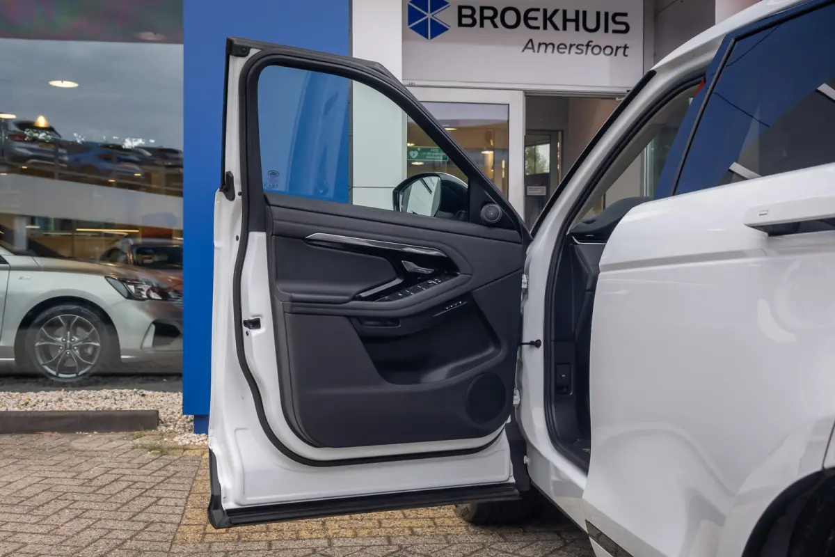 1.5 P300e AWD R-Dynamic SE | Apple Carplay/Android Auto | Panoramadak | Camera | Leder bekleding | Stoel/Stuur/ Voorruitverwarming Verwarming | Achteruitrijcamera | Apple Carplay/Android Aut