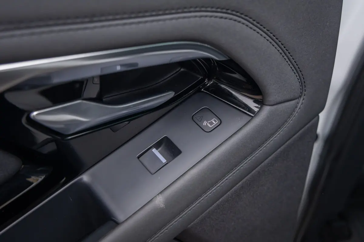 1.5 P300e AWD R-Dynamic SE | Apple Carplay/Android Auto | Panoramadak | Camera | Leder bekleding | Stoel/Stuur/ Voorruitverwarming Verwarming | Achteruitrijcamera | Apple Carplay/Android Aut