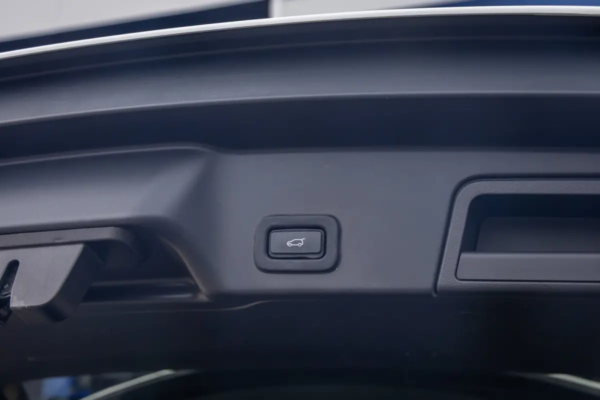1.5 P300e AWD R-Dynamic SE | Apple Carplay/Android Auto | Panoramadak | Camera | Leder bekleding | Stoel/Stuur/ Voorruitverwarming Verwarming | Achteruitrijcamera | Apple Carplay/Android Aut