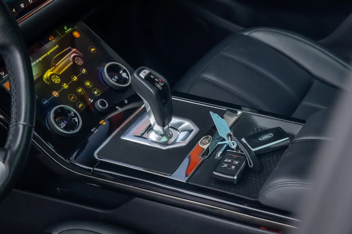 1.5 P300e AWD R-Dynamic SE | Apple Carplay/Android Auto | Panoramadak | Camera | Leder bekleding | Stoel/Stuur/ Voorruitverwarming Verwarming | Achteruitrijcamera | Apple Carplay/Android Aut
