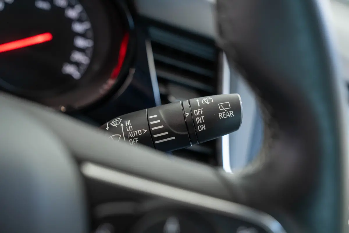 1.2 Turbo 120 Jaar Edition | Climate Controle | Camera | Apple Carplay & Android Auto | Parkeersensoren | Lichtmetalen velgen |