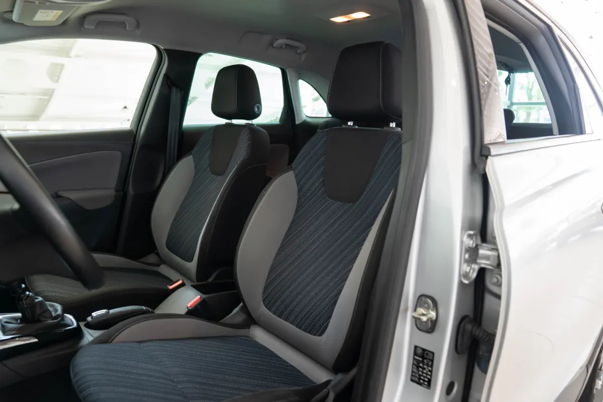 1.2 Turbo 120 Jaar Edition | Climate Controle | Camera | Apple Carplay & Android Auto | Parkeersensoren | Lichtmetalen velgen |