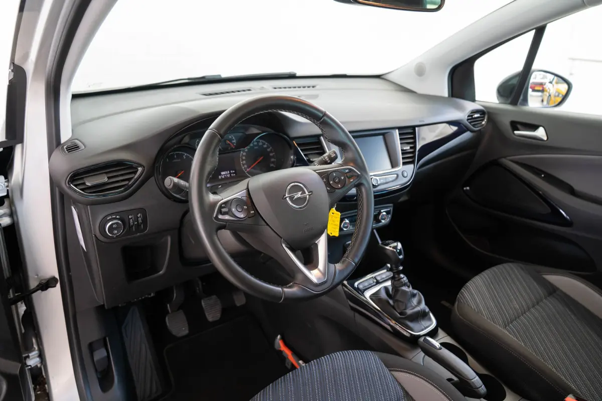 1.2 Turbo 120 Jaar Edition | Climate Controle | Camera | Apple Carplay & Android Auto | Parkeersensoren | Lichtmetalen velgen |