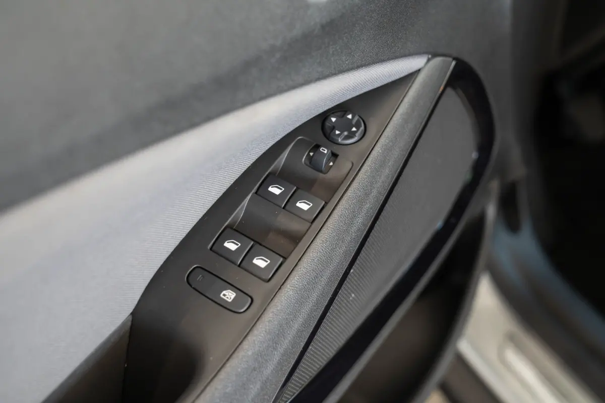 1.2 Turbo 120 Jaar Edition | Climate Controle | Camera | Apple Carplay & Android Auto | Parkeersensoren | Lichtmetalen velgen |