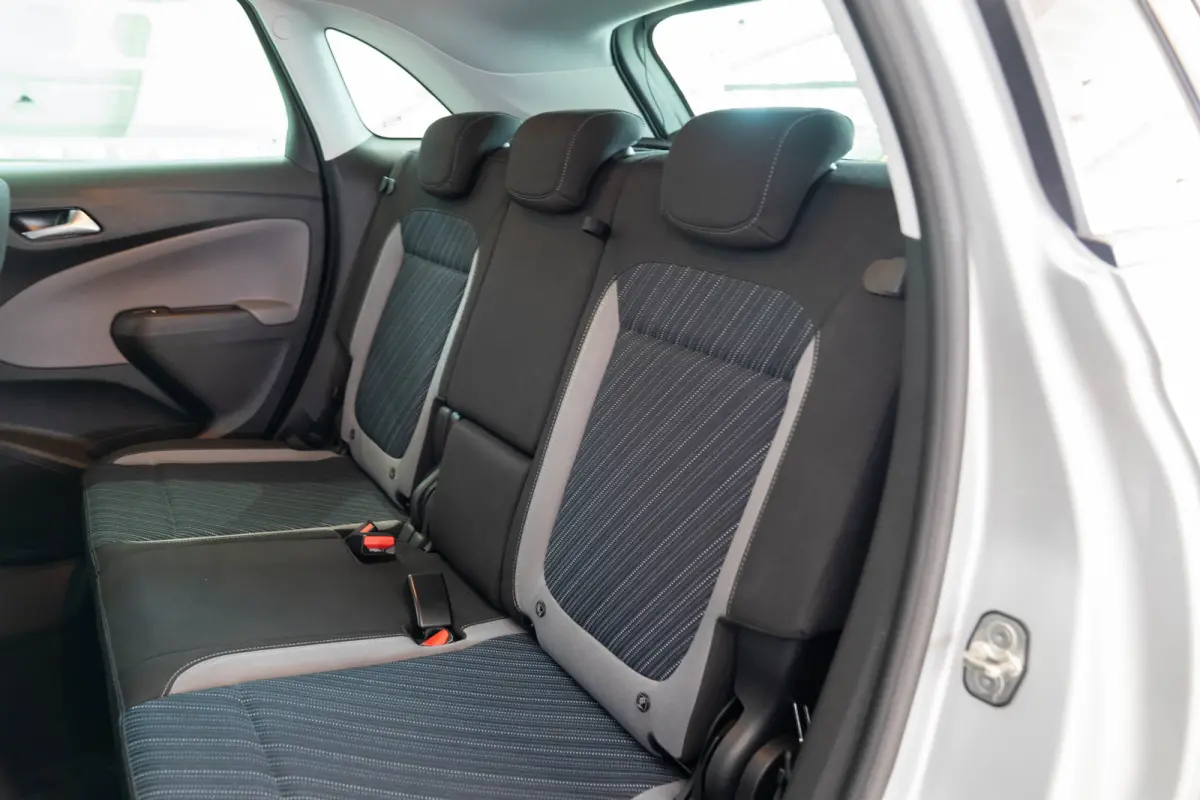 1.2 Turbo 120 Jaar Edition | Climate Controle | Camera | Apple Carplay & Android Auto | Parkeersensoren | Lichtmetalen velgen |