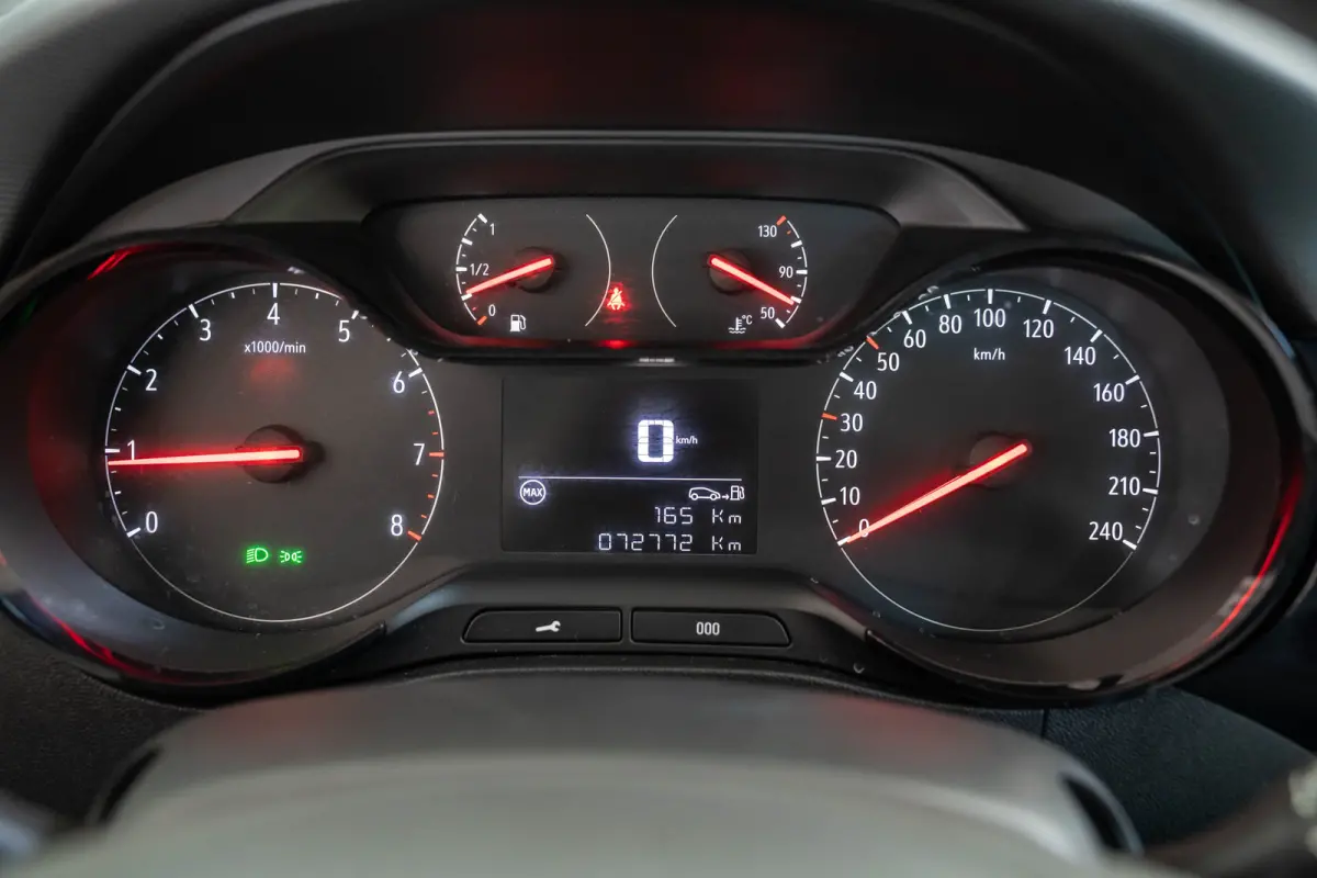 1.2 Turbo 120 Jaar Edition | Climate Controle | Camera | Apple Carplay & Android Auto | Parkeersensoren | Lichtmetalen velgen |