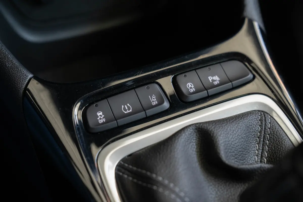 1.2 Turbo 120 Jaar Edition | Climate Controle | Camera | Apple Carplay & Android Auto | Parkeersensoren | Lichtmetalen velgen |