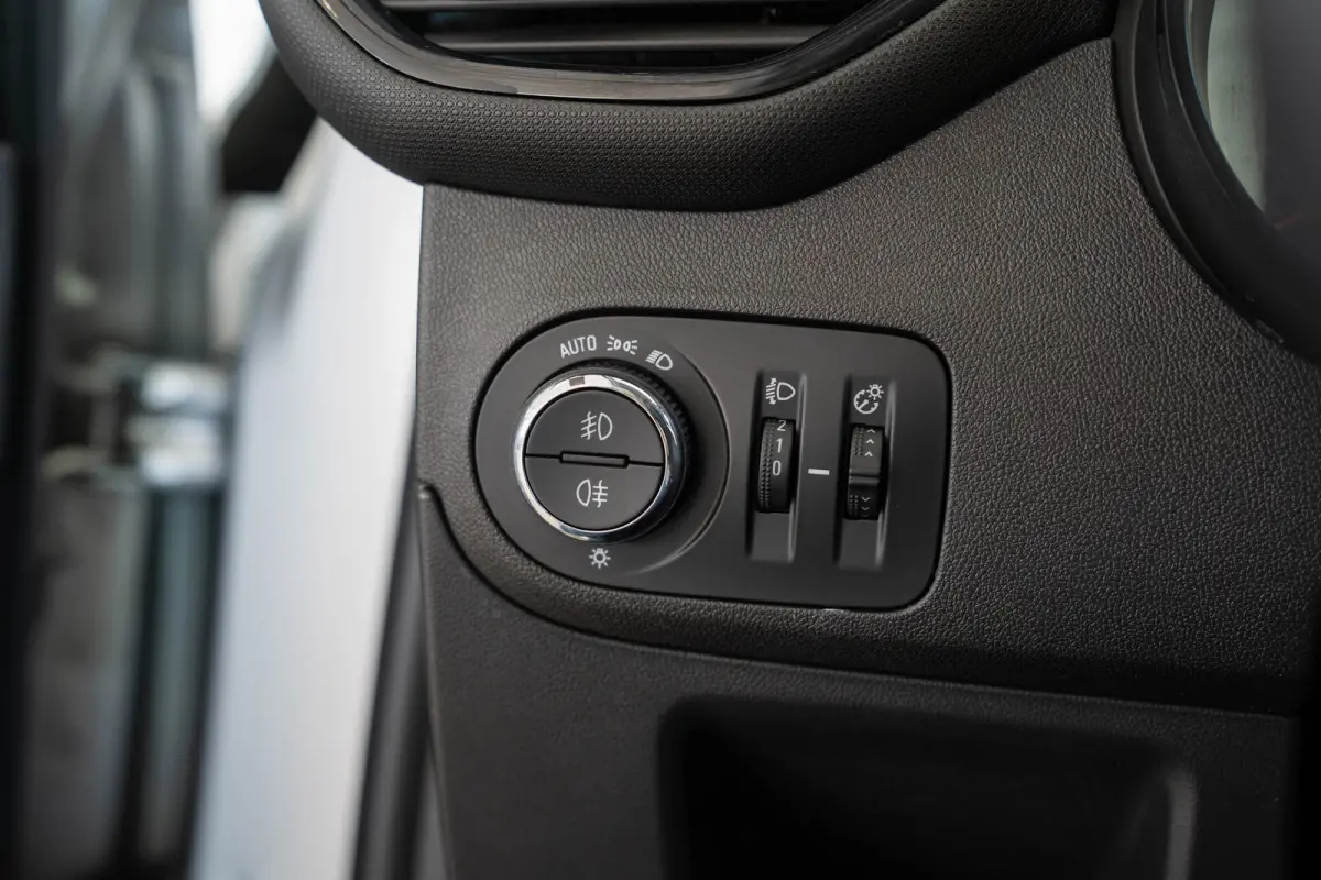 1.2 Turbo 120 Jaar Edition | Climate Controle | Camera | Apple Carplay & Android Auto | Parkeersensoren | Lichtmetalen velgen |