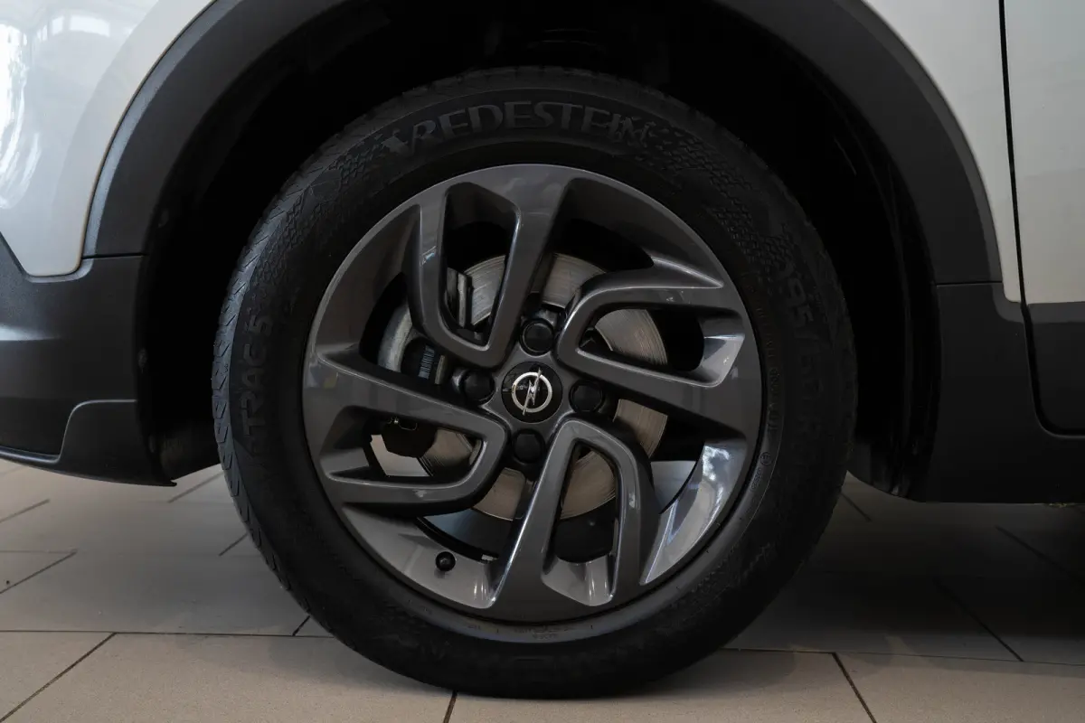 1.2 Turbo 120 Jaar Edition | Climate Controle | Camera | Apple Carplay & Android Auto | Parkeersensoren | Lichtmetalen velgen |