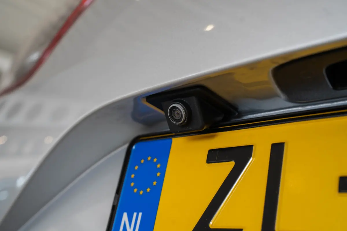 1.2 Turbo 120 Jaar Edition | Climate Controle | Camera | Apple Carplay & Android Auto | Parkeersensoren | Lichtmetalen velgen |