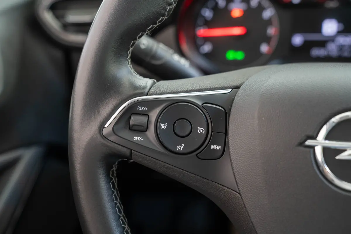 1.2 Turbo 120 Jaar Edition | Climate Controle | Camera | Apple Carplay & Android Auto | Parkeersensoren | Lichtmetalen velgen |