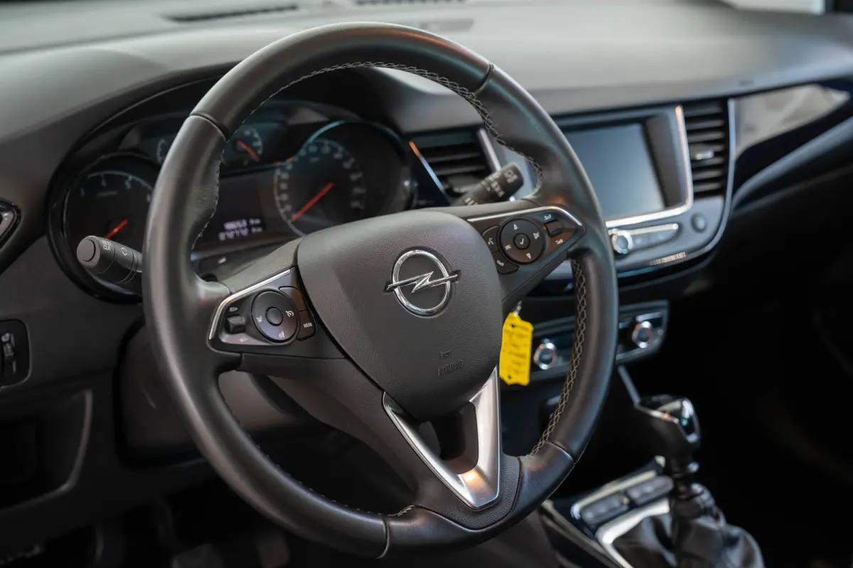 1.2 Turbo 120 Jaar Edition | Climate Controle | Camera | Apple Carplay & Android Auto | Parkeersensoren | Lichtmetalen velgen |