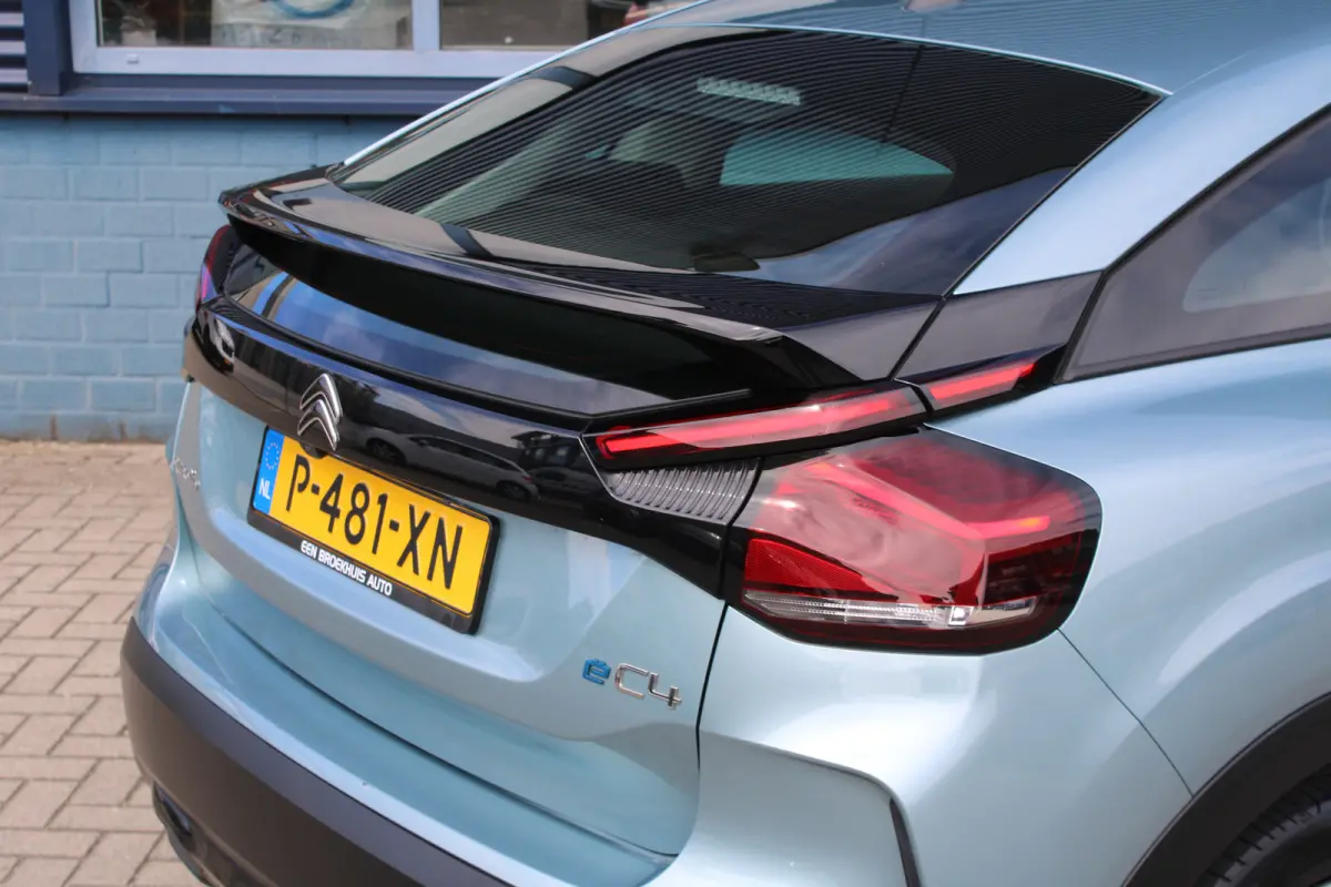 Feel Pack 50 kWh SOH waarde 91,44 | Achterbank in delen neerklapbaar | Achterbank met armsteun en skiluik | Achteropkomend verkeer waarschuwing