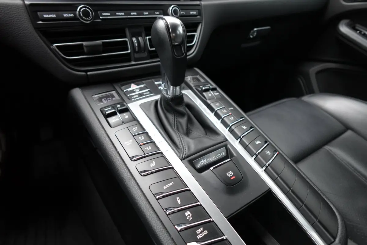 Porsche Macan 2.0 PANO SPORT CHRONO VOL