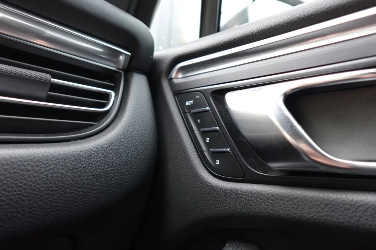 Porsche Macan 2.0 PANO SPORT CHRONO VOL