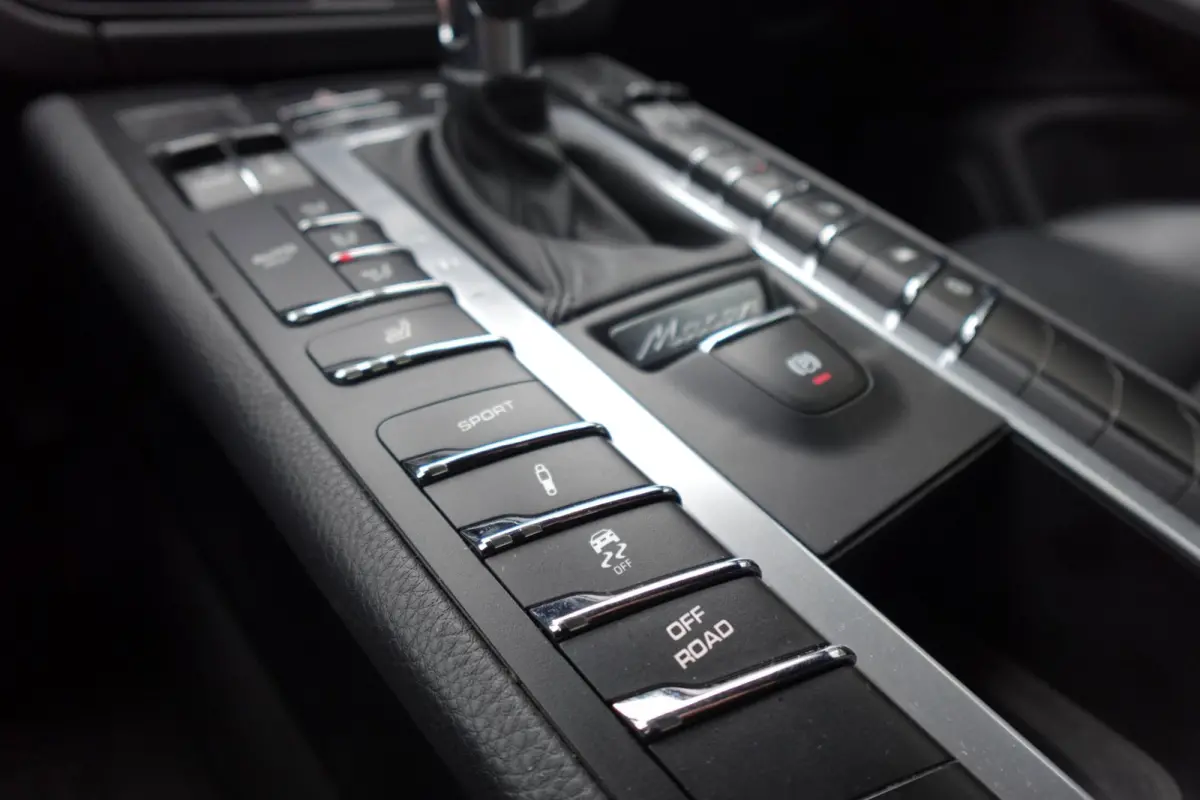 Porsche Macan 2.0 PANO SPORT CHRONO VOL