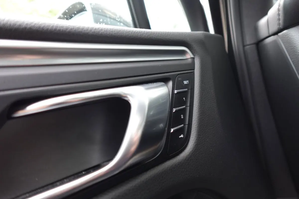 Porsche Macan 2.0 PANO SPORT CHRONO VOL