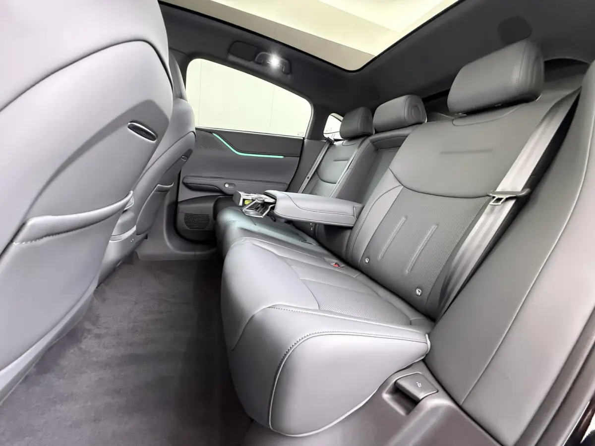 AWD Performance 80.8 kWh VAN:54.900,- VOOR:50.877,- UW HERFSTVOORDEEL:4.023,-| NIEUWE AUTO! | INRUIL MOGELIJK!| ELEKT. TREKHAAK | STOEL VERWARMING + VERKOELING | APPLE CARPLAY | 360° CAMERA