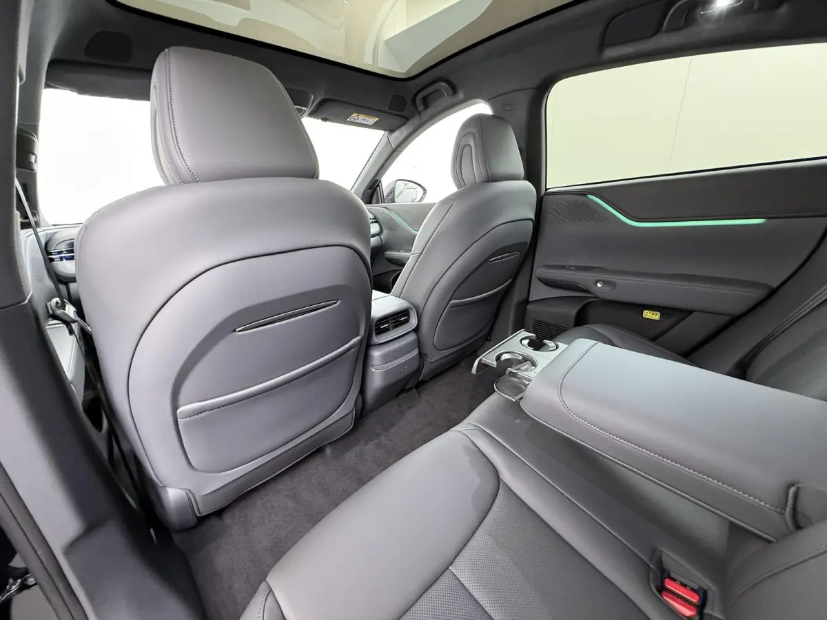 AWD Performance 80.8 kWh VAN:54.900,- VOOR:50.877,- UW HERFSTVOORDEEL:4.023,-| NIEUWE AUTO! | INRUIL MOGELIJK!| ELEKT. TREKHAAK | STOEL VERWARMING + VERKOELING | APPLE CARPLAY | 360° CAMERA