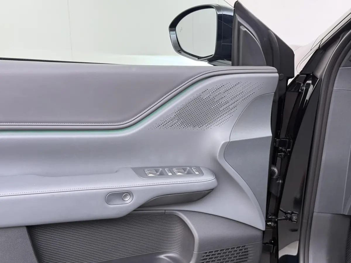 AWD Performance 80.8 kWh VAN:54.900,- VOOR:50.877,- UW HERFSTVOORDEEL:4.023,-| NIEUWE AUTO! | INRUIL MOGELIJK!| ELEKT. TREKHAAK | STOEL VERWARMING + VERKOELING | APPLE CARPLAY | 360° CAMERA