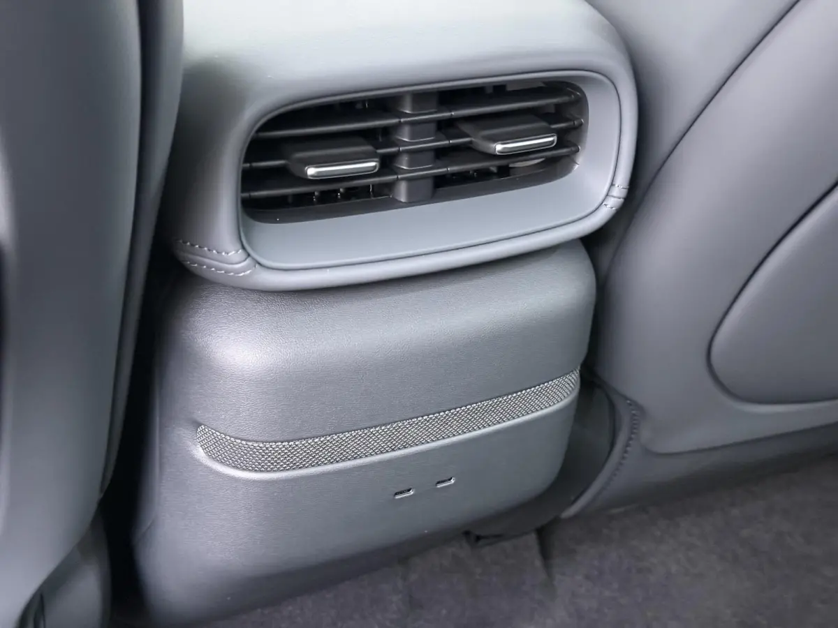 AWD Performance 80.8 kWh VAN:54.900,- VOOR:50.877,- UW HERFSTVOORDEEL:4.023,-| NIEUWE AUTO! | INRUIL MOGELIJK!| ELEKT. TREKHAAK | STOEL VERWARMING + VERKOELING | APPLE CARPLAY | 360° CAMERA