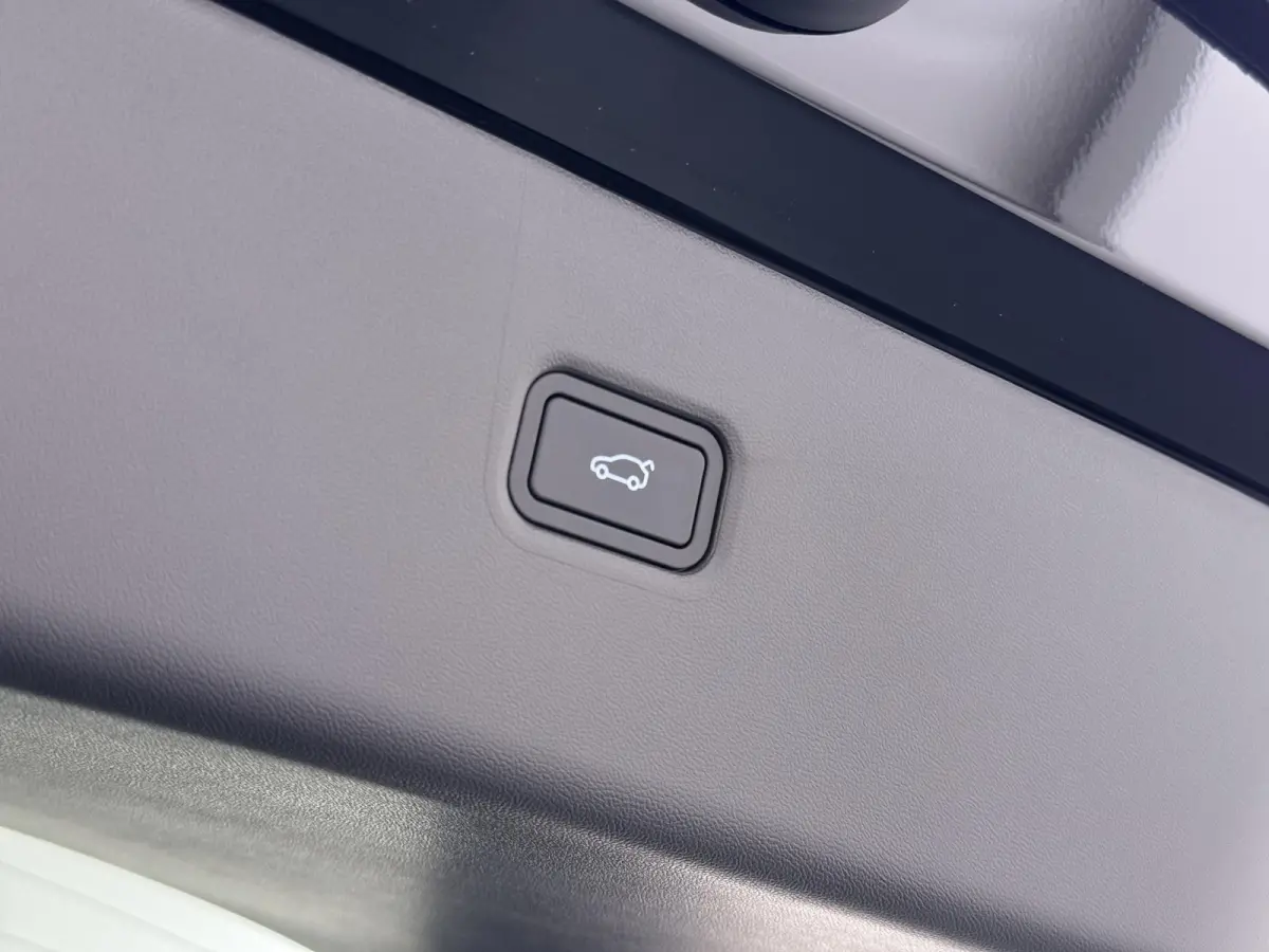 AWD Performance 80.8 kWh VAN:54.900,- VOOR:50.877,- UW HERFSTVOORDEEL:4.023,-| NIEUWE AUTO! | INRUIL MOGELIJK!| ELEKT. TREKHAAK | STOEL VERWARMING + VERKOELING | APPLE CARPLAY | 360° CAMERA