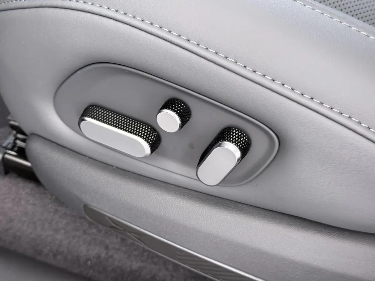 AWD Performance 80.8 kWh VAN:54.900,- VOOR:50.877,- UW HERFSTVOORDEEL:4.023,-| NIEUWE AUTO! | INRUIL MOGELIJK!| ELEKT. TREKHAAK | STOEL VERWARMING + VERKOELING | APPLE CARPLAY | 360° CAMERA