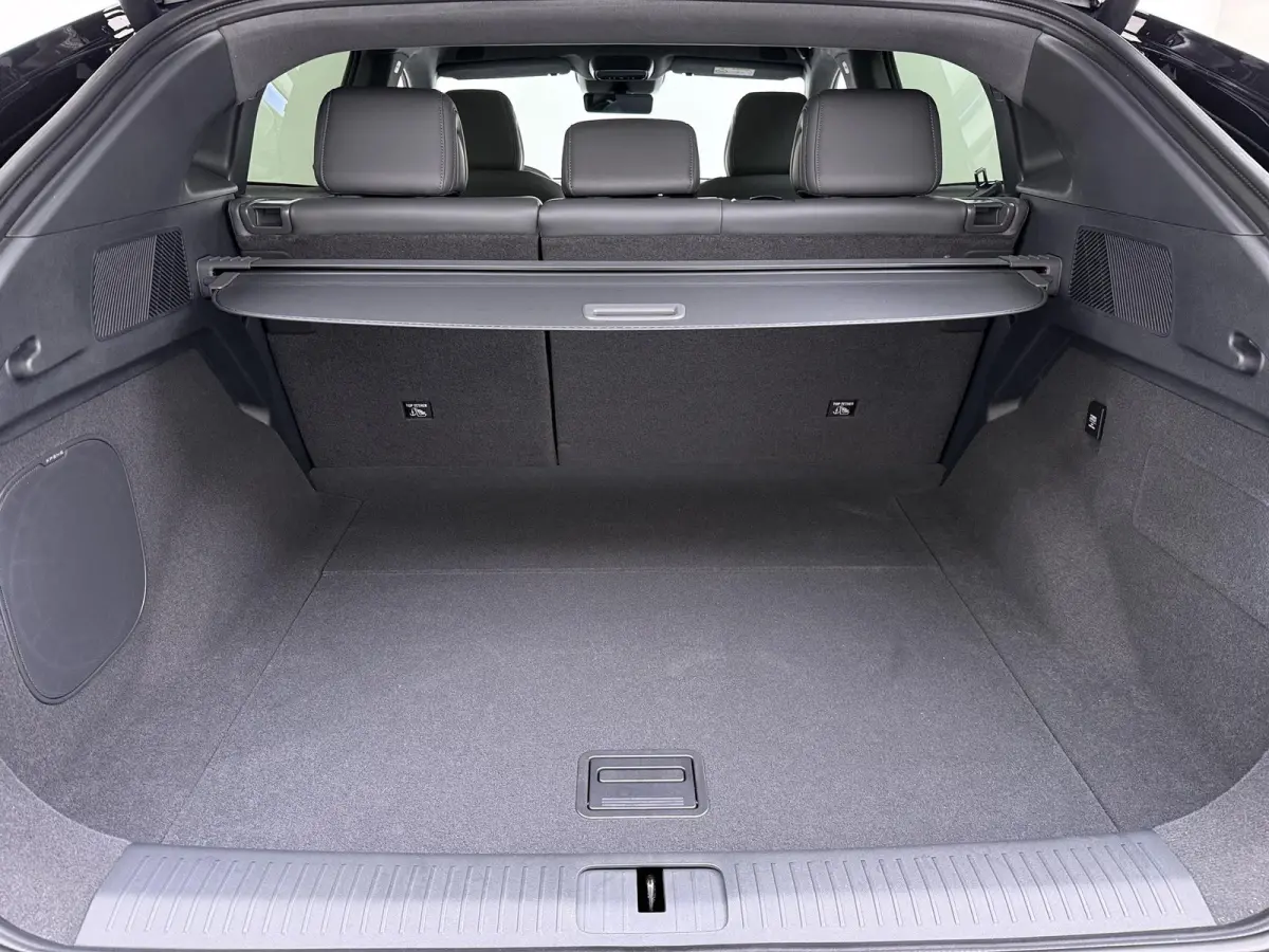 AWD Performance 80.8 kWh VAN:54.900,- VOOR:50.877,- UW HERFSTVOORDEEL:4.023,-| NIEUWE AUTO! | INRUIL MOGELIJK!| ELEKT. TREKHAAK | STOEL VERWARMING + VERKOELING | APPLE CARPLAY | 360° CAMERA