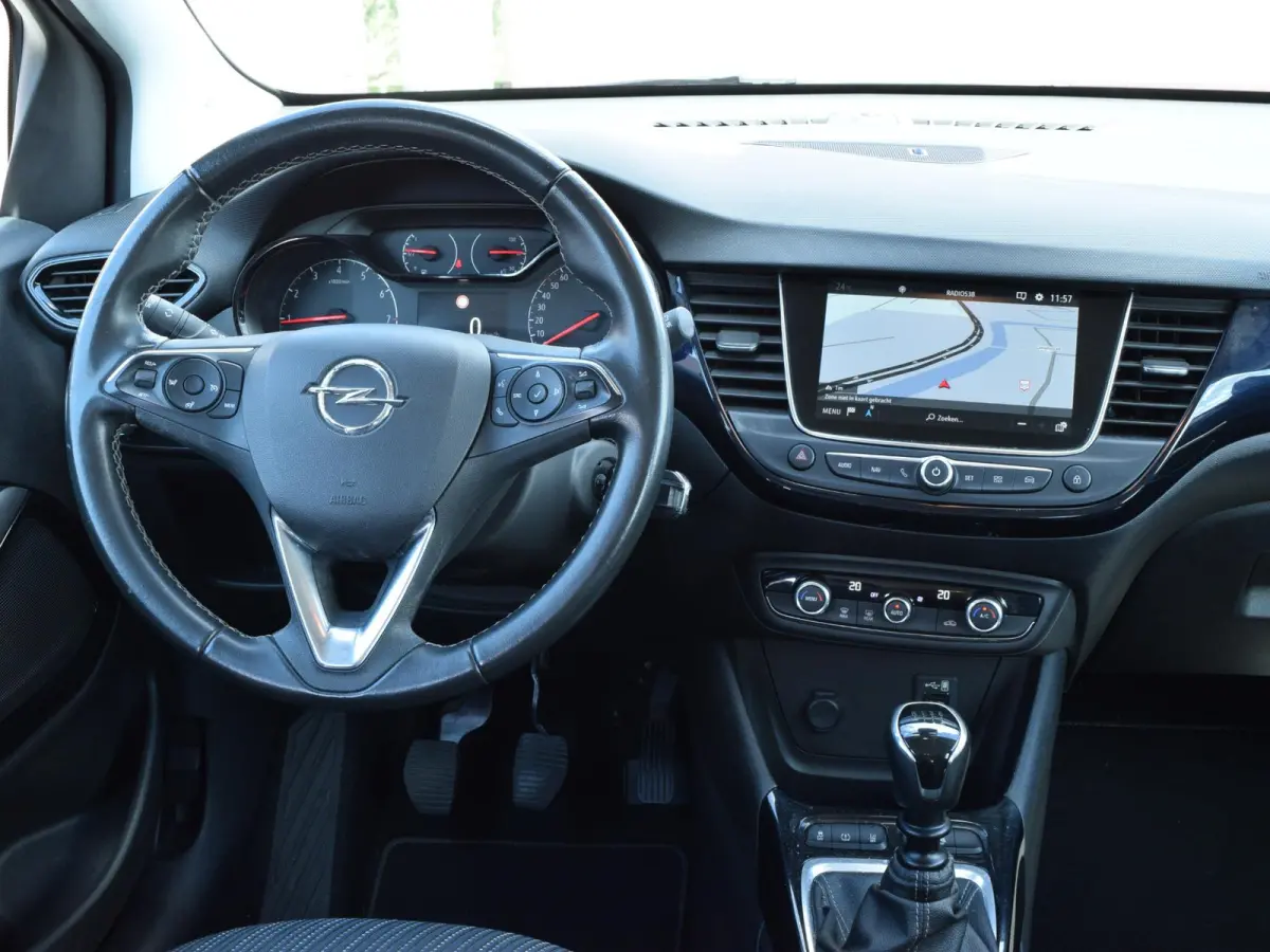1.2 Turbo 120 Jaar Edition l Camera l PDC voor & achter l Navigatie l
