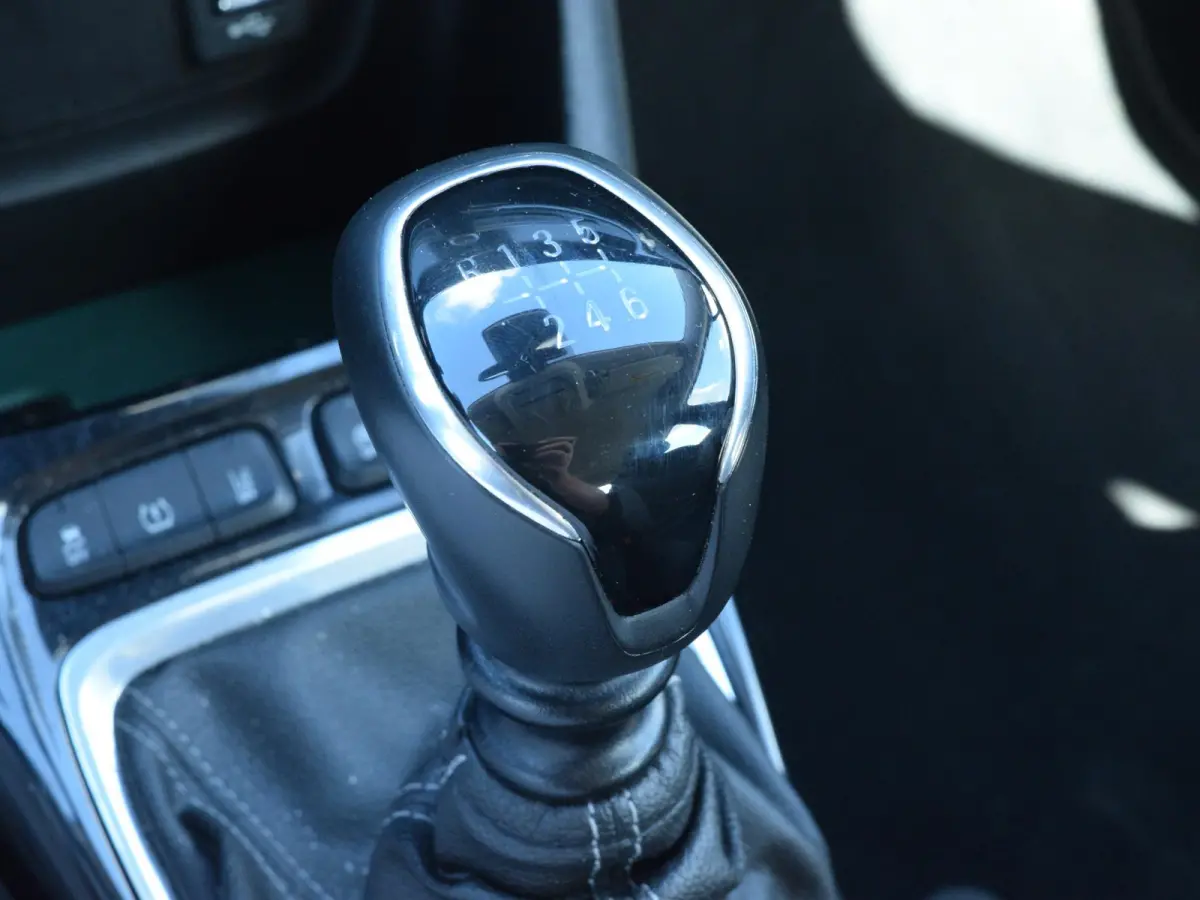 1.2 Turbo 120 Jaar Edition l Camera l PDC voor & achter l Navigatie l