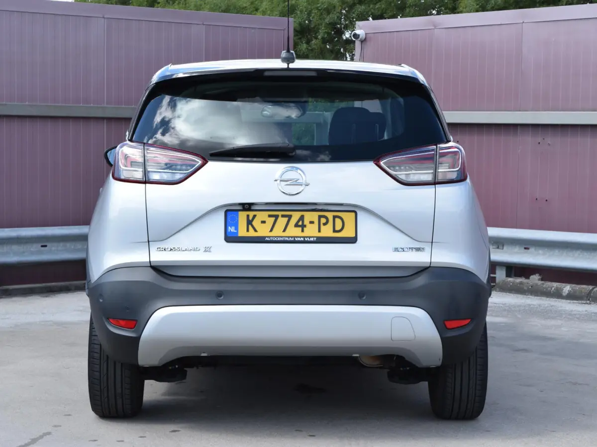 1.2 Turbo 120 Jaar Edition l Camera l PDC voor & achter l Navigatie l