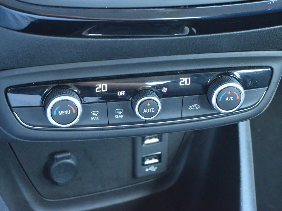 1.2 Turbo 120 Jaar Edition l Camera l PDC voor & achter l Navigatie l