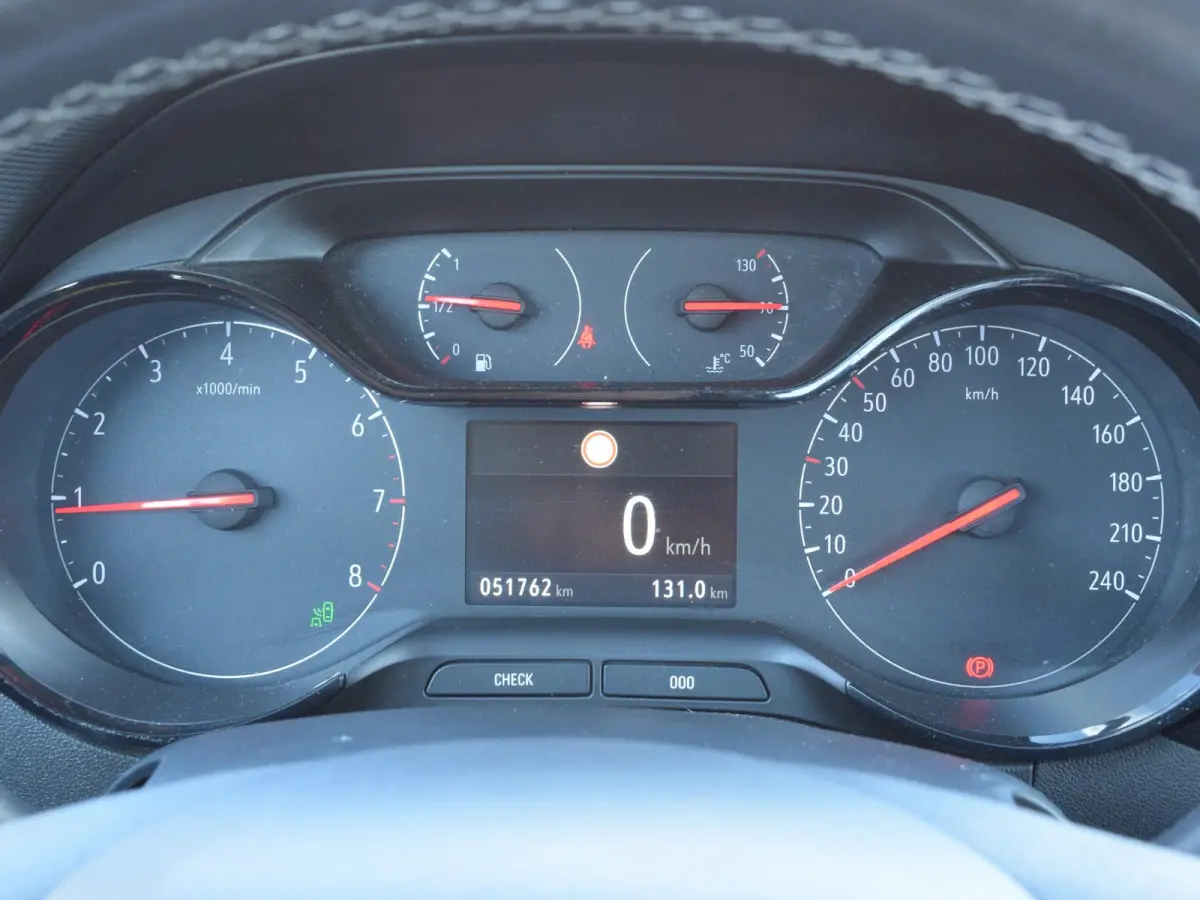 1.2 Turbo 120 Jaar Edition l Camera l PDC voor & achter l Navigatie l